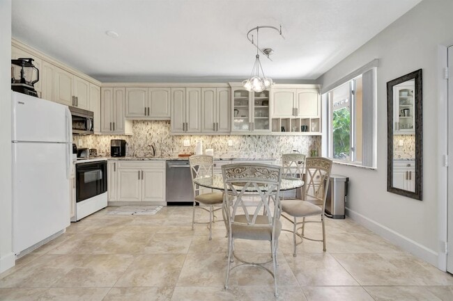 Building Photo - 353 S US Hwy 1