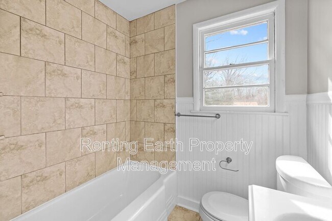 Building Photo - 1321 5 Mile Rd