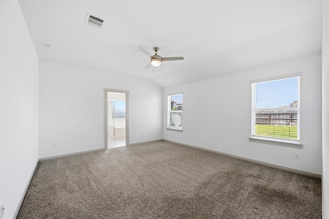 Building Photo - 818 Starcross Bnd Dr