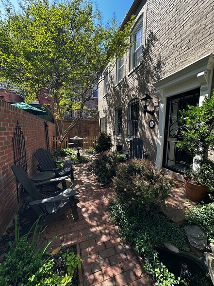 Primary Photo - 646 Pickford Pl NE