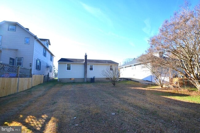 Building Photo - 267 Mott Ave