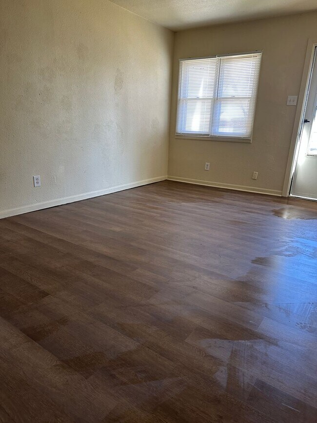 Building Photo - 3413 SW Brendan Ave