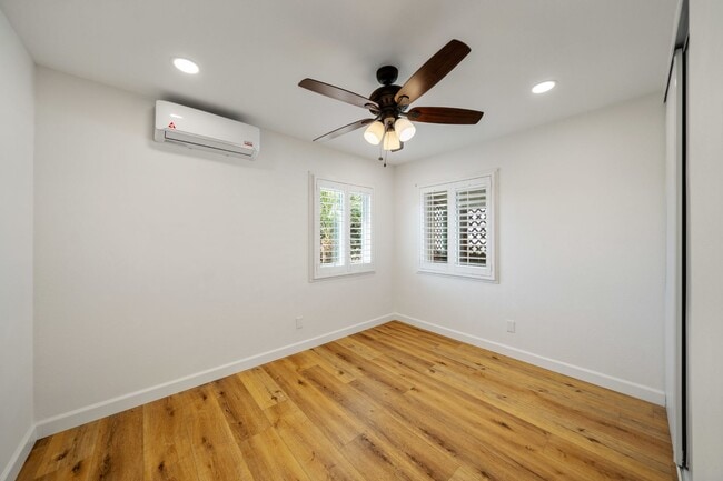 Building Photo - Imperial Beach House Stunning  2 bed /1 bath Duplex w Garage, Yard, + A/C