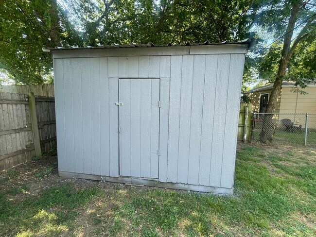 Building Photo - 701 N University Blvd