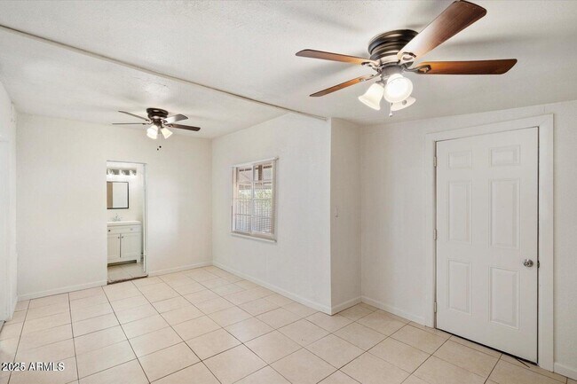 Building Photo - 126 N 10th Ave