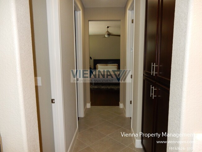 Building Photo - 5635 Saratoga Cir