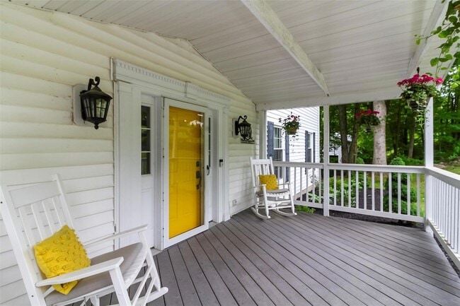 Building Photo - 4 Plum Tree Ct