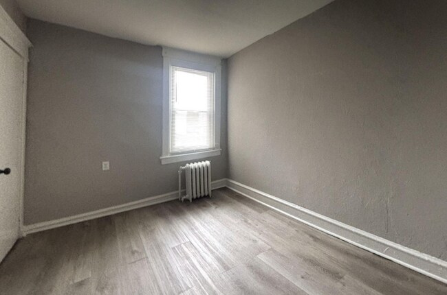 Building Photo - 705 Edgemore Rd