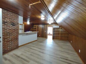 Building Photo - 109 Pleasant St