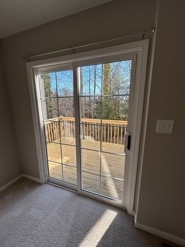Building Photo - South AVL - Three Bedroom home with Wooded...