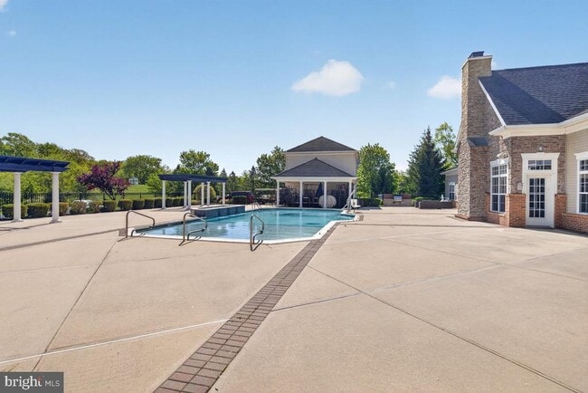 Building Photo - 1447 Sierra Dr