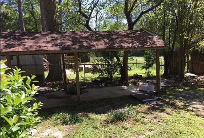 Building Photo - 1645 Airport Dr