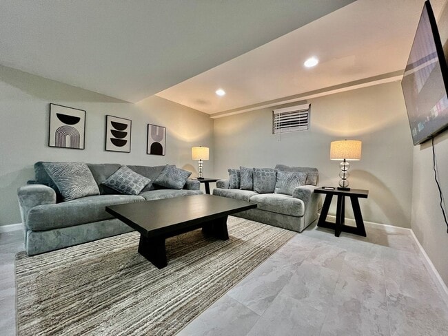 Building Photo - 7033 Willowood Dr