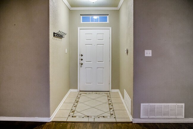Building Photo - For Lease – $2,100/month | $2,250 Security...