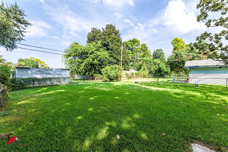 Building Photo - 1913 Lee St