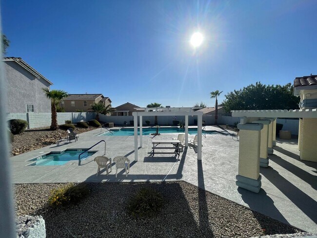 Building Photo - Great single story 3 bedroom house for rent!