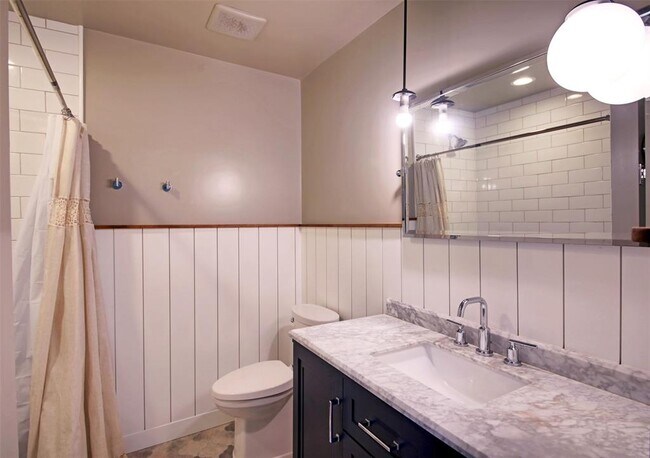 Building Photo - 11813 Highland Oaks Trail