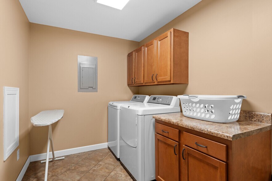 Building Photo - 160 Mulligan Dr