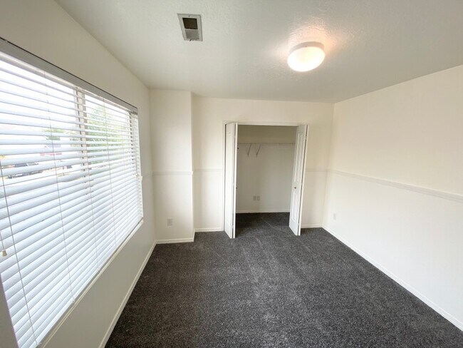 Building Photo - 1243 W 520 S
