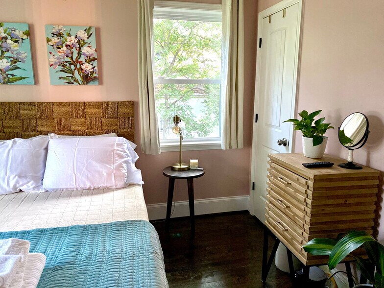 Building Photo - 4274 4th Ave S