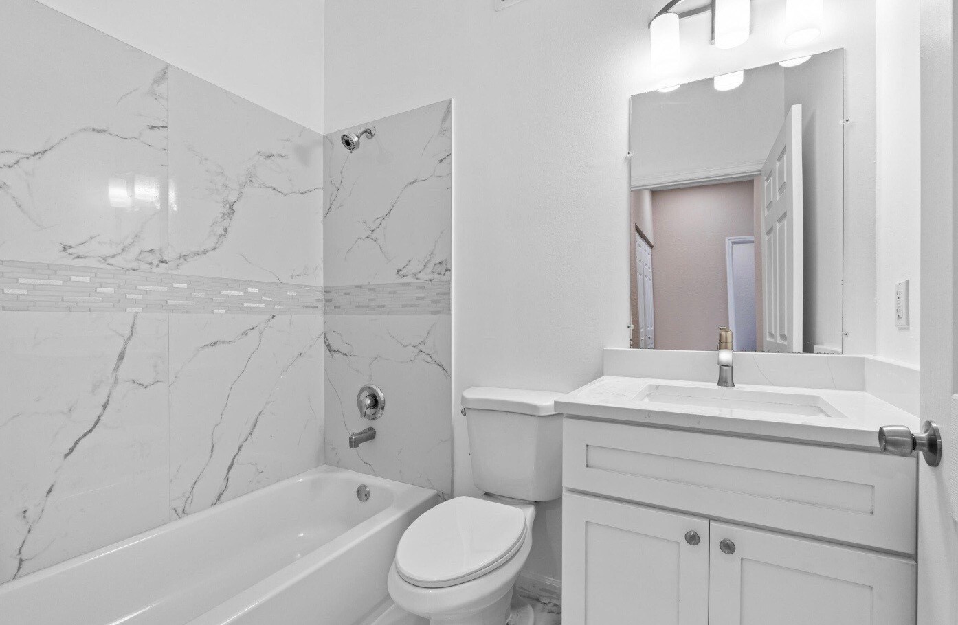 Building Photo - 3105 Grandiflora Dr