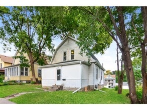 Building Photo - 250 N Irving Ave