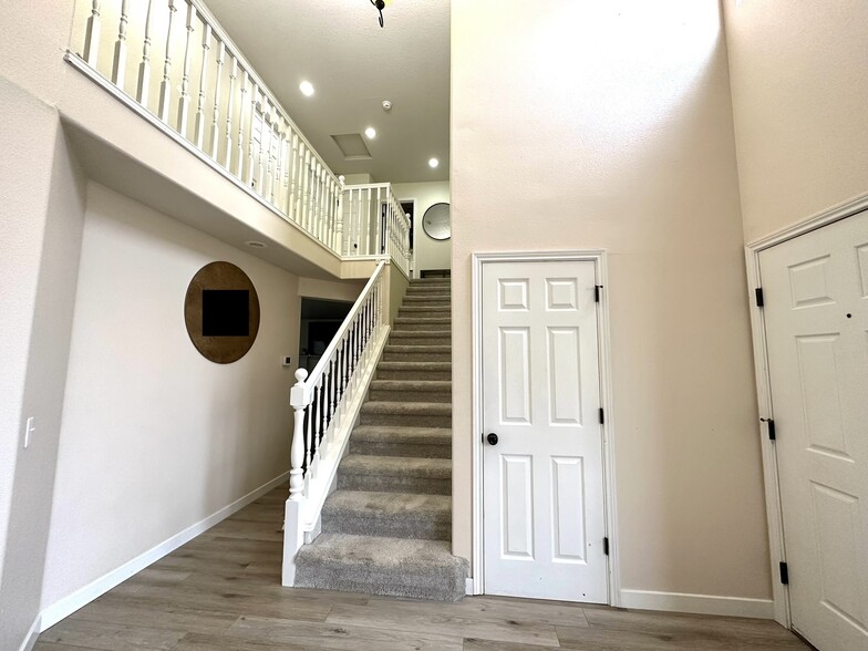 Front entrance - 13636 Duane St