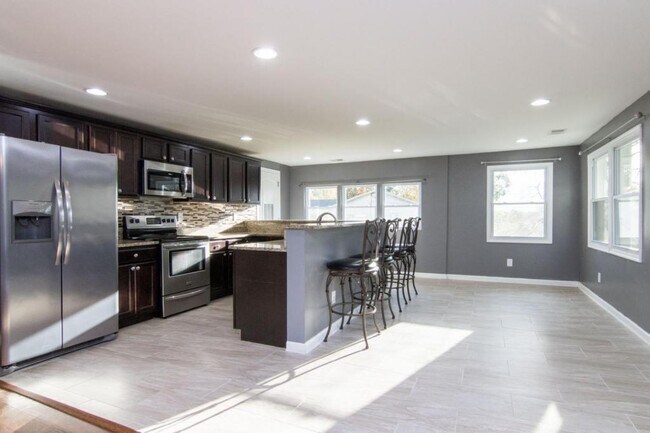 Primary Photo - 3405 Pebble Dr