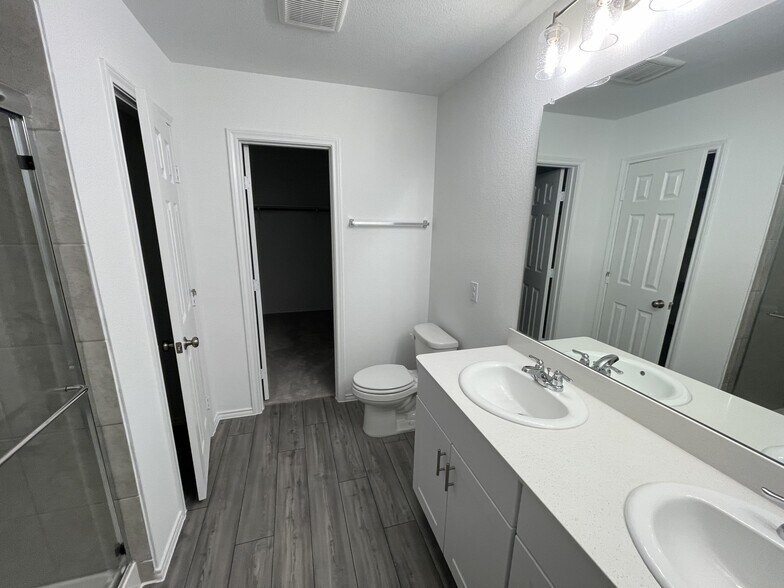 Building Photo - 825 Breakwater Dr