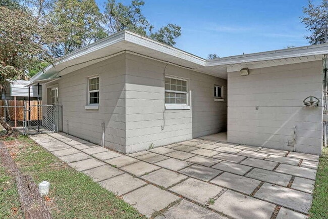 Building Photo - 184 S 5th St