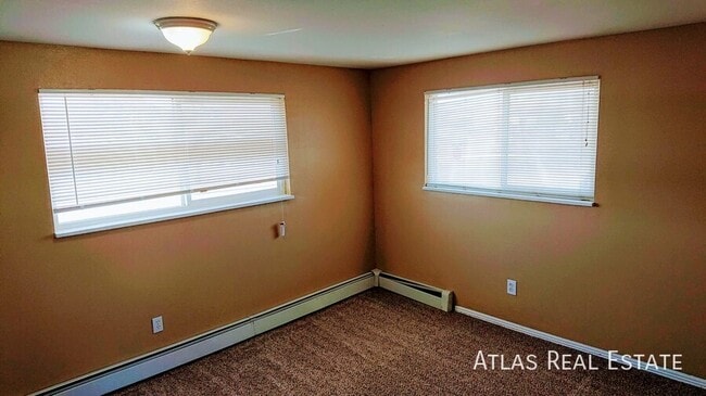 Building Photo - 910 Bishop Ct