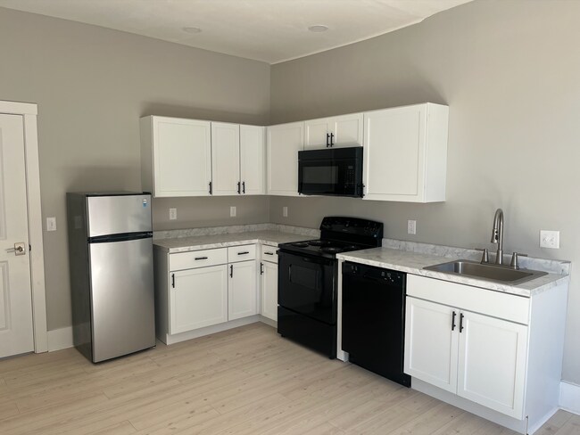 Building Photo - Beautifully Renovated 1 Bed 1 Bath
