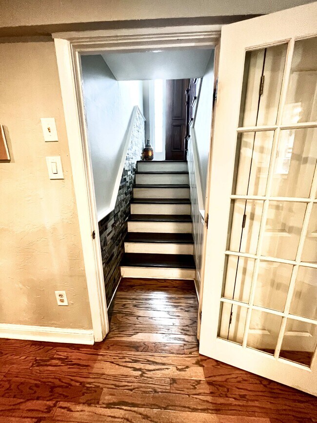 Building Photo - 6 Larson Cir