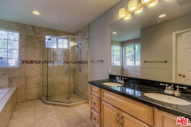 Building Photo - 5415 Fallbrook Ave
