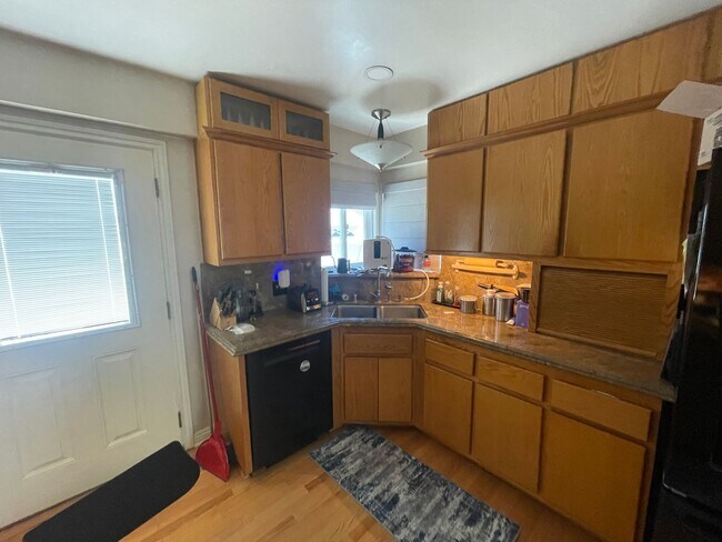 Building Photo - Super comfortable 2-bedroom, 2-bath home in Long Beach