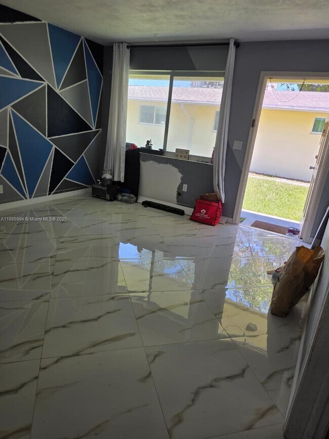 Building Photo - 1 bedroom in Hollywood FL 33020