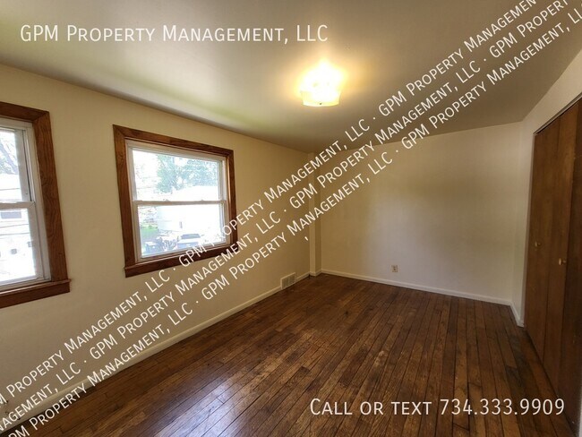 Building Photo - 2310 Deerfield Ct