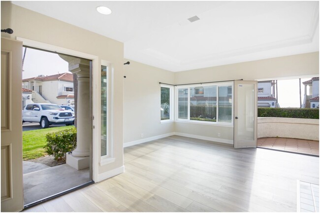 Building Photo - Tennis Villas 2 Bedroom Condo!
