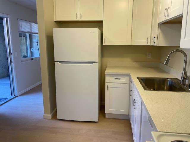 Building Photo - 4416 Moorpark Ave