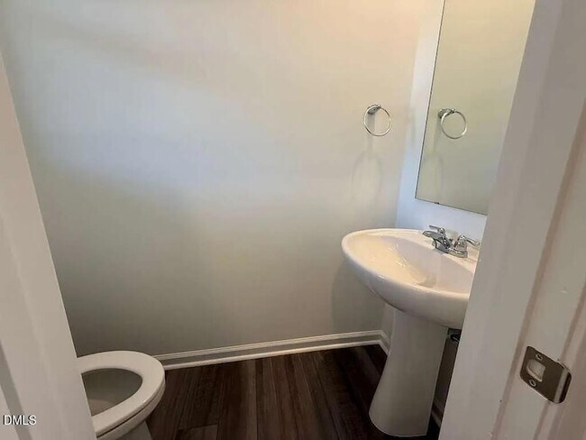 Building Photo - 205 Lily Patch Ln