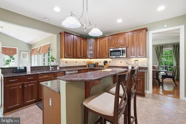 Building Photo - 5767 Bush Hill Dr