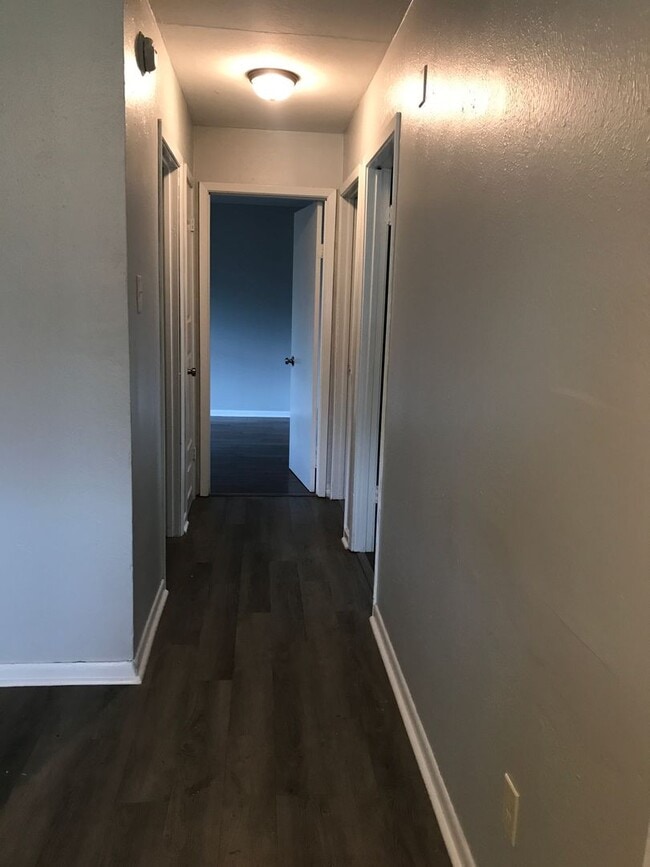 Building Photo - 304 Latin Dr