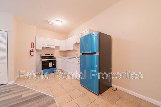 Building Photo - 112 N High St