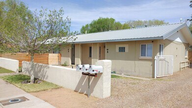 Building Photo - Cordova Duplex