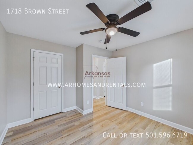 Building Photo - 1718 Brown St