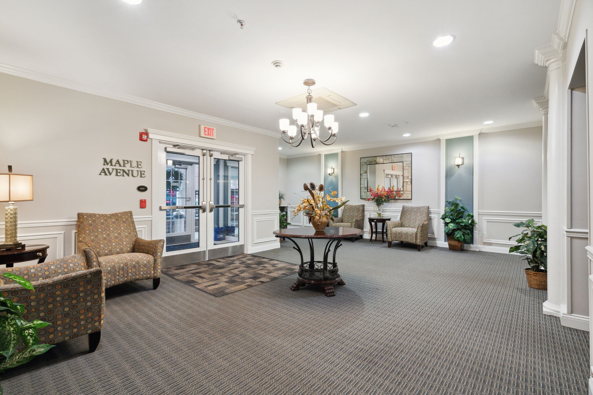 Building Photo - 300 W Elm St