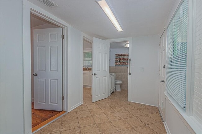 Building Photo - 1120 E Minnesota Ave