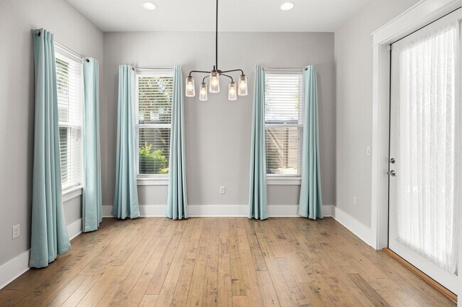 Building Photo - 56 Penelope St