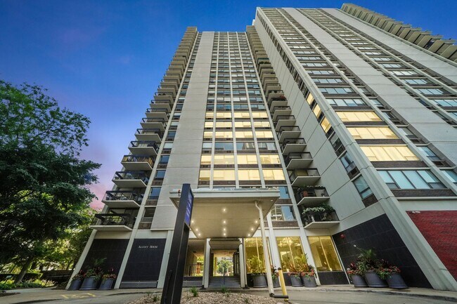 Building Photo - 1460 N Sandburg Terrace