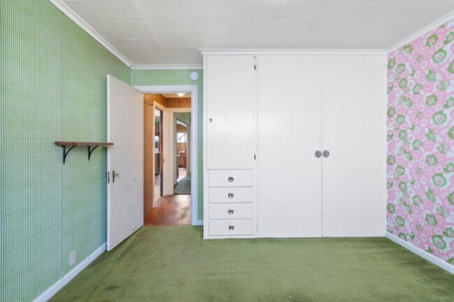 Building Photo - Quaint, inviting 4-bdrm/2-bath home in Cloverdale. Serene living, huge yard, covered patio